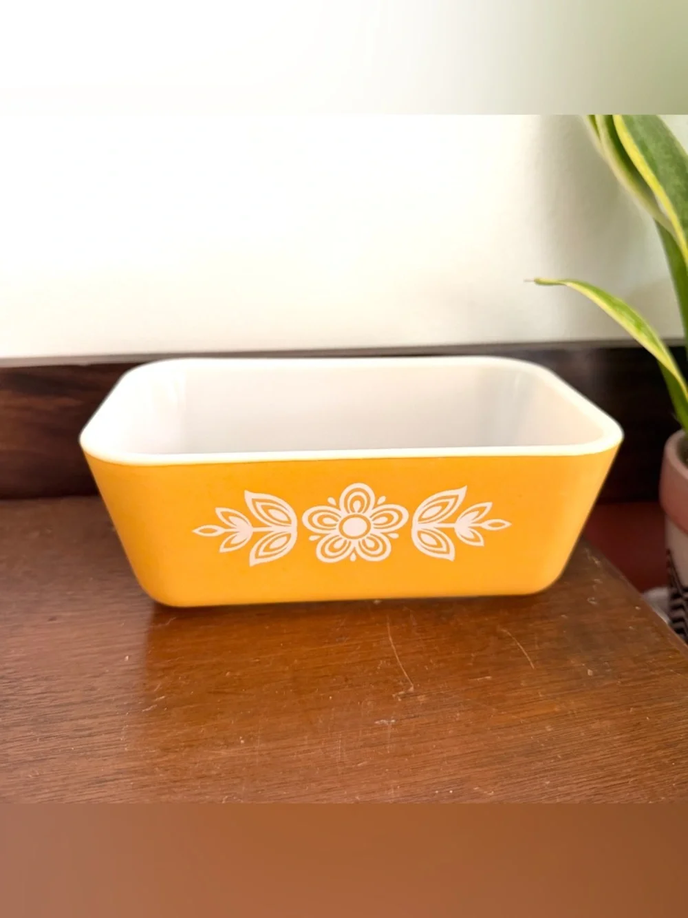 Vintage Pyrex Butterfly Gold Refrigerator Dish Without Lid 1.5 pint size 0502